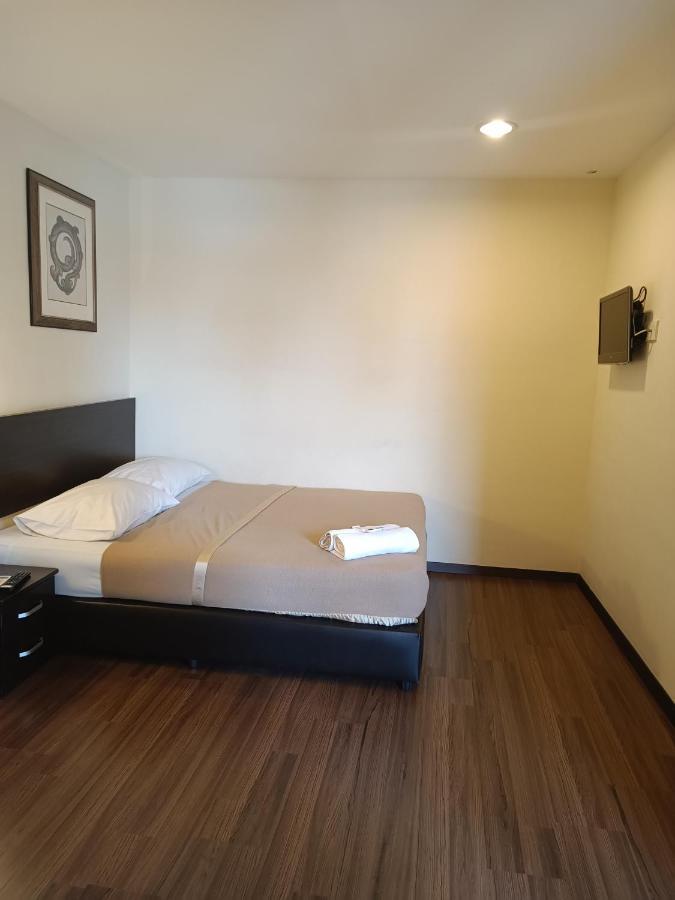 So Hotel George Town Bagian luar foto