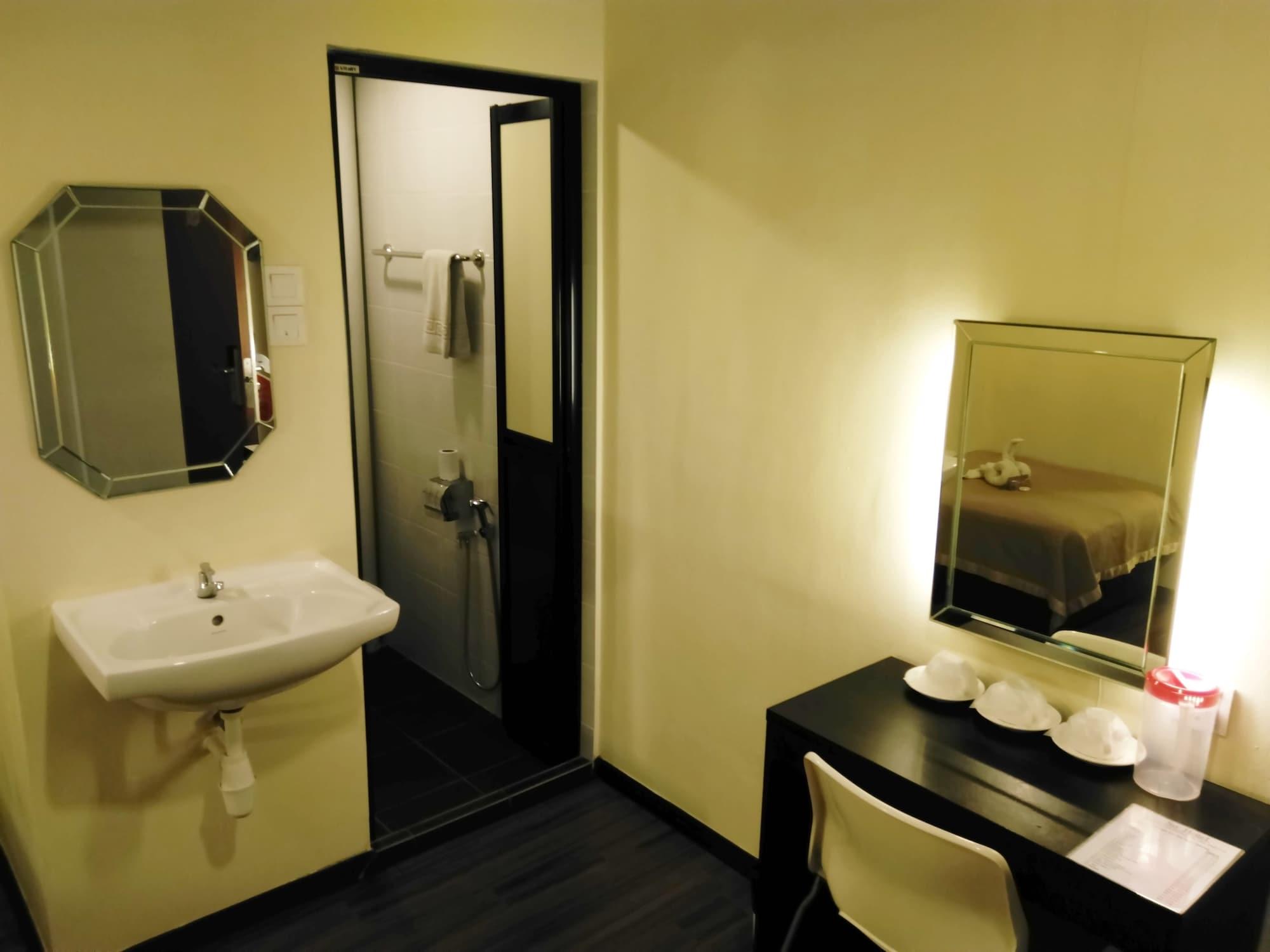 So Hotel George Town Bagian luar foto